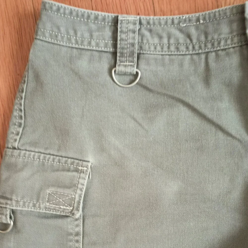 Dockers Women's Gray Cargo Shorts 8P Mid Rise